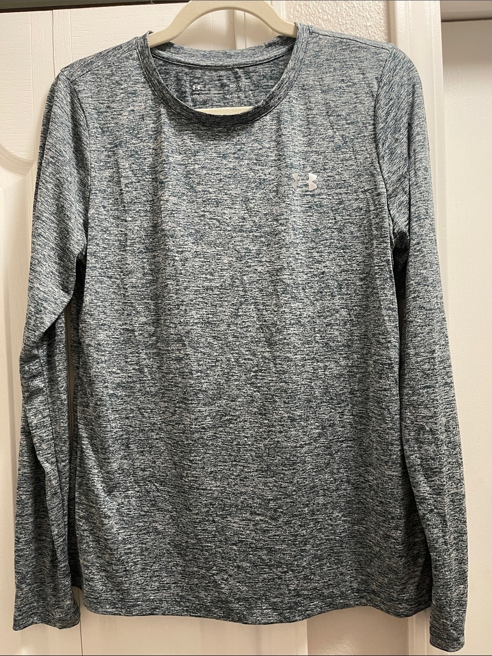 Under Armour Men’s Long Sleeve Heathered Charcoal Performance Shirt